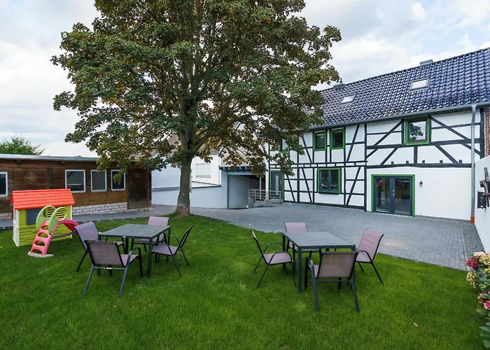 Ferienhaus Ahorn, Wunderschoene, Neue Wohnungen, Ideal Fuer Ausfluege Ins Phantasialand, Die Staedte Koeln, Bruehl Und Bonn Oder Die Eifel