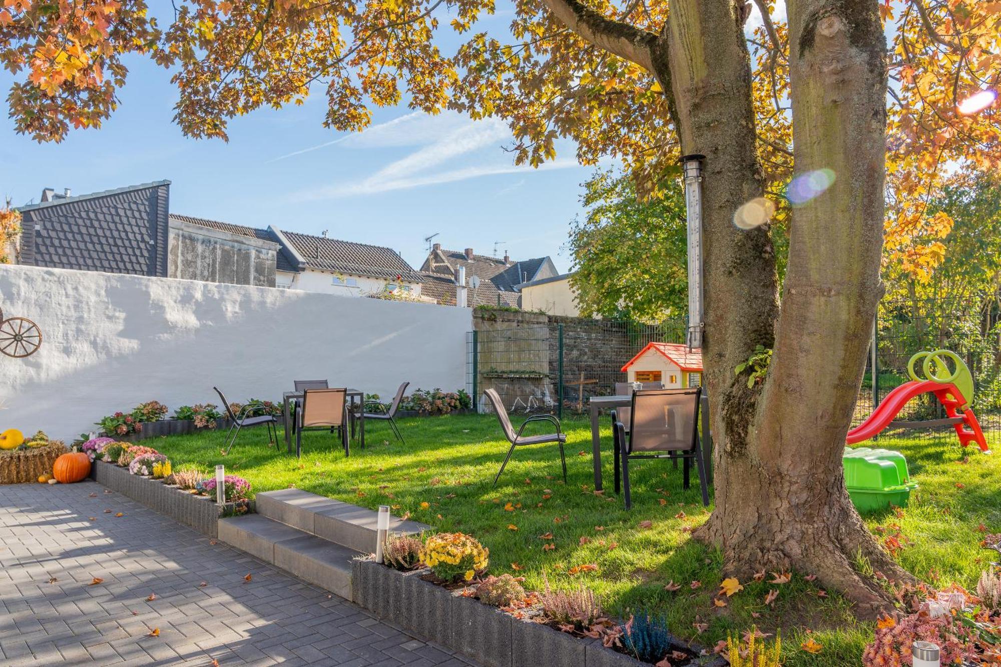 Apartment Ahorn, Wunderschoene, Neue Wohnungen, Ideal Fuer Ausfluege Ins Phantasialand, Staedte Koeln, Bruehl Und Bonn Oder Eifel *