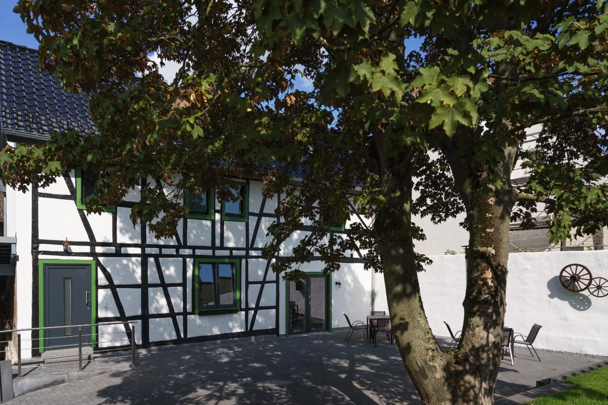 Apartment Ahorn, Wunderschoene, Neue Wohnungen, Ideal Fuer Ausfluege Ins Phantasialand, Staedte Koeln, Bruehl Und Bonn Oder Eifel *